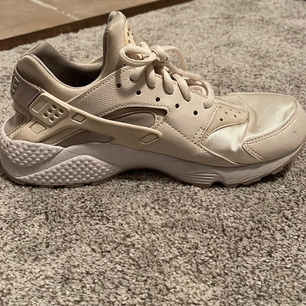 Nike womens huarache size 9
